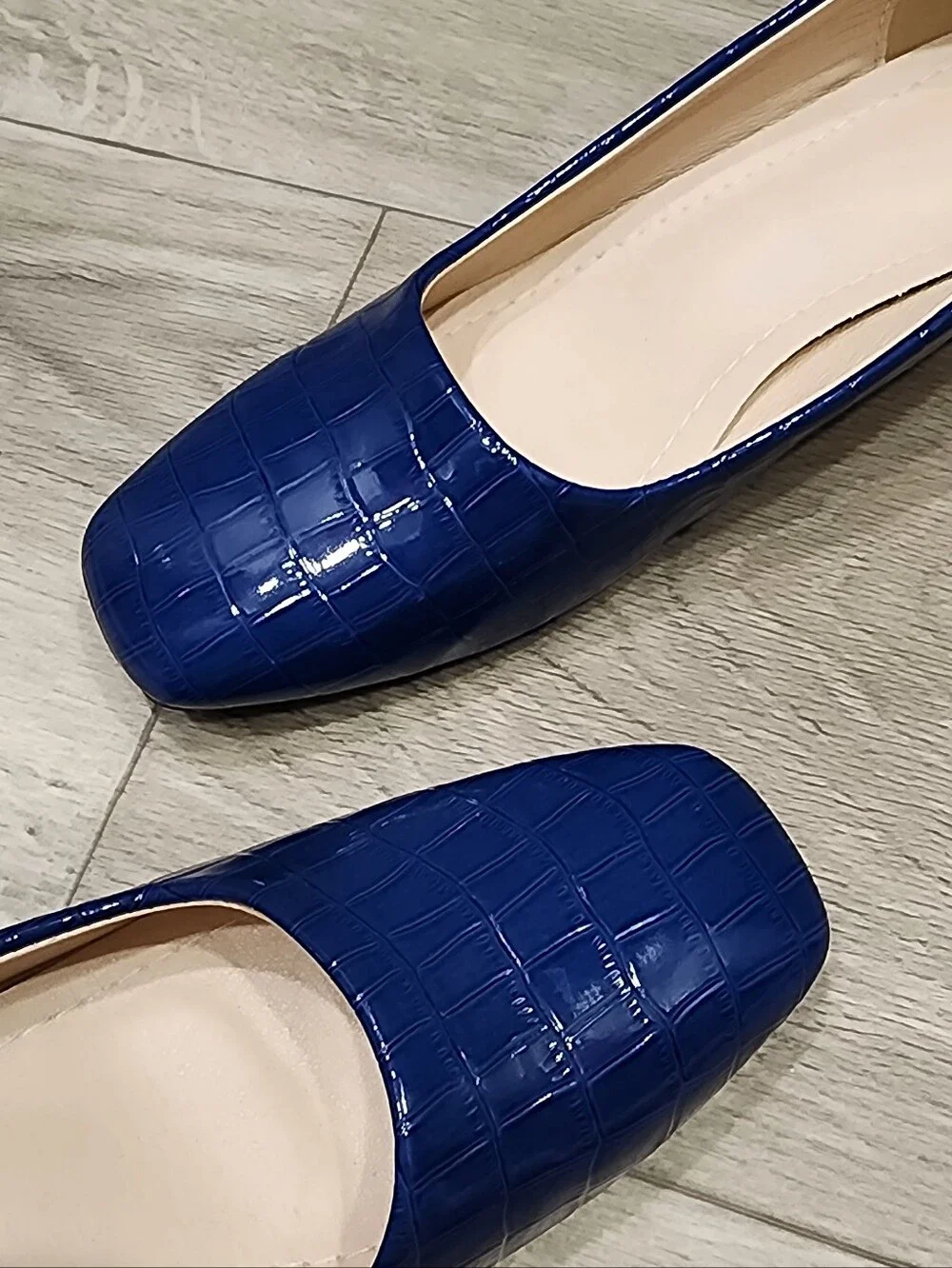 NEW Classic Blue Patent Low Heel Women's Pumps - Picture 6 of 9